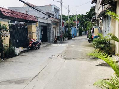 Hẻm trước nhà phố Thủ Đức Nhà phố quận Thủ Đức 80m2, đầy đủ nội thất, hẻm xe hơi.