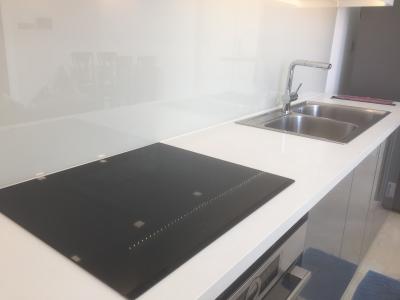 Phòng bếp căn hộ Vinhomes Golden River Cho thuê căn hộ Vinhomes Golden River 2PN, diện tích 70m2, đầy đủ nội thất, view sông Sài Gòn