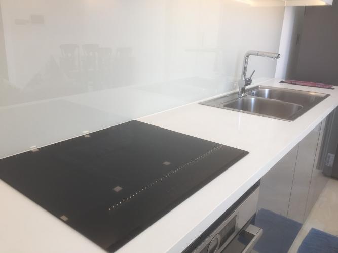 Phòng bếp căn hộ Vinhomes Golden River Cho thuê căn hộ Vinhomes Golden River 2PN, diện tích 70m2, đầy đủ nội thất, view sông Sài Gòn