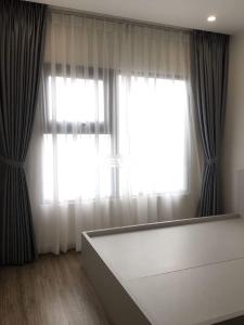 Phòng ngủ Vinhomes Grand Park Quận 9 Căn hộ Vinhomes Grand Park tầng cao, ban công đón ánh sáng tự nhiên.