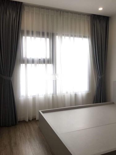 Phòng ngủ Vinhomes Grand Park Quận 9 Căn hộ Vinhomes Grand Park tầng cao, ban công đón ánh sáng tự nhiên.