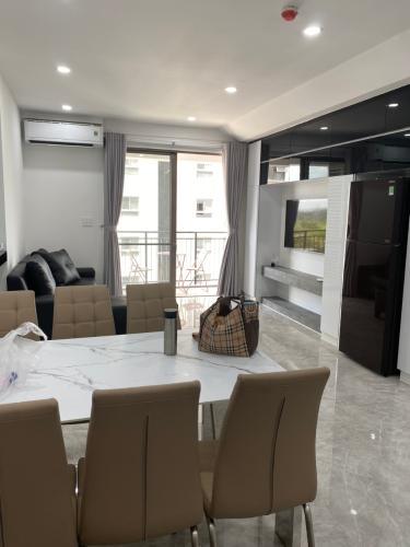 Nội thất Saigon South Residence  Căn hộ Saigon South Residence tầng cao, đầy đủ nội thất, 3 phòng ngủ.