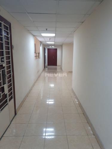 Hành lang chung cư Nhất  Lan, Bình Tân Căn hộ chung cư Nhất Lan tầng trung, cửa chính hướng Đông.