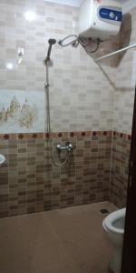 Phòng tắm căn hộ chung cư Quân Đội Căn hộ tầng thấp chung cư Quân Đội 3 phòng ngủ, nội thất cơ bản.