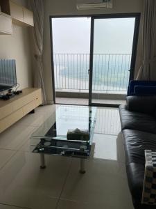 Phòng khách Masteri Thảo Điền Quận 2 Căn hộ tầng cao Masteri Thảo Điền ban công hướng Đông Bắc.