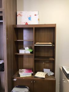 TỦ ĐỒ căn hộ DE CAPELLA Cho thuê căn hộ De Capella thuộc block B tầng trung 2 phòng ngủ, diện tích 75.6m2, nội thất cơ bản