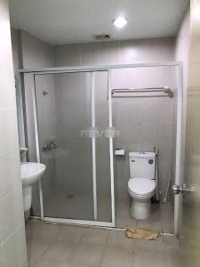 Phòng tắm căn hộ Ngọc Lan Apartment Căn hộ Ngọc Lan Apartment đầy đủ nội thất, view thành phố sầm uất.