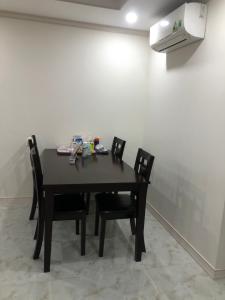 Bàn ăn căn hộ Homyland 3 Bán căn hộ Homyland 3 Riverside tầng thấp, đầy đủ nội thất.