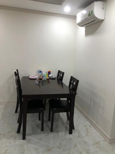 Bàn ăn căn hộ Homyland 3 Bán căn hộ Homyland 3 Riverside tầng thấp, đầy đủ nội thất.