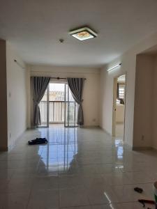 Phòng khách căn hộ Kim Hồng Fortuna, Tân Phú Căn hộ Kim Hồng Fortuna view thành phố thoáng mát, hướng Đông Nam.