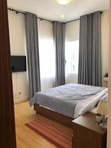 Phòng ngủ Sunrise City, Quận 7 Căn hộ Sunrise City tầng cao, ban công hướng nội khu thoáng mát.