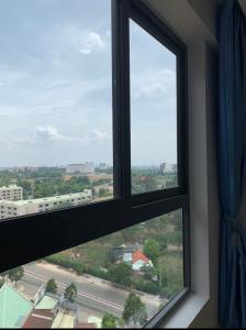 View Căn hộ Bcons Suối Tiên tầng trung, ban công hướng Tây Nam mát mẻ.