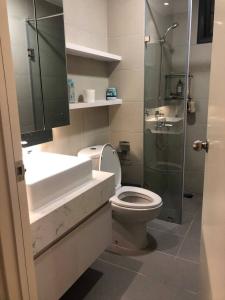 Phòng tắm M-One Nam Sài Gòn, Quận 7 Căn hộ M-One Nam Sài Gòn hướng Bắc, view thành phố.