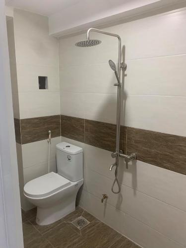 Toilet nhà phố Quận 7 Bán nhà 2 tầng hẻm 502 Huỳnh Tấn Phát, Quận 7, liền kề Nhà thi đấu đa năng Quận 7