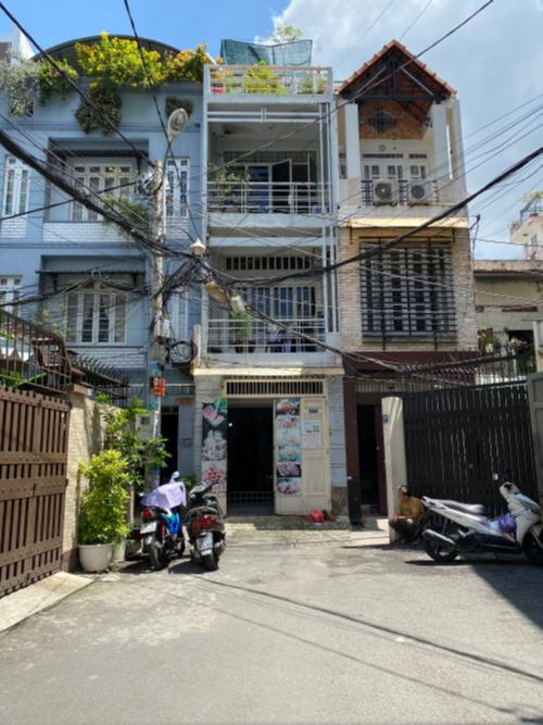 Mặt tiền nhà Trần Quang Diệu, quận 3 Nhà phố trung tâm quận 3, hướng Nam, nội thất đầy đủ mới.