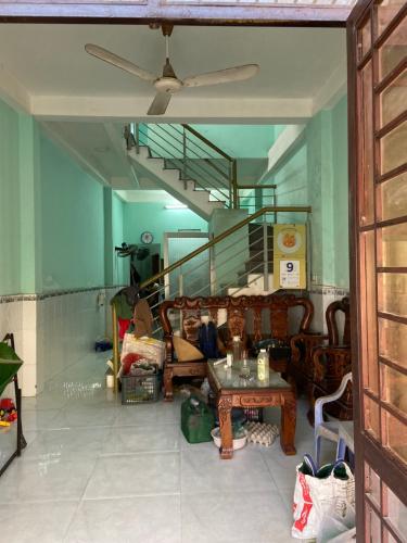 Phòng khách nhà phố Quận 9 Bán nhà hẻm Nguyễn Văn Tăng, Quận 9, gần Khu Công nghệ cao TP.HCM