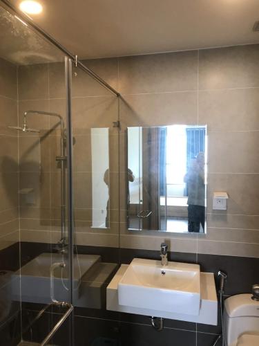 Phòng tắm căn hộ The Sun Avenue Căn hộ view thành phố - The Sun Avenue tầng trung, 2 phòng ngủ, diện tích 76m2.