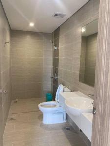 Toilet Vinhomes Grand Park Quận 9 Căn hộ Vinhomes Grand Park tầng cao, bàn giao nội thất sang trọng.
