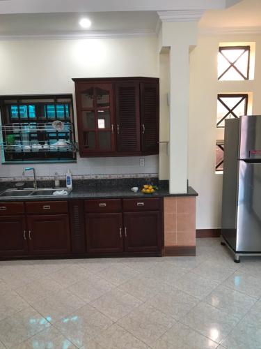 Biệt thự sân vườn phường An Phú, quận 2 Biệt thự sân vườn P. An Phú quận 2, diện tích 12m x 22m, đầy đủ nội thất