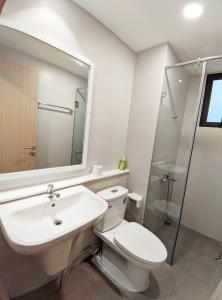 Phòng tắm căn 2PN Safira Cho thuê căn hộ Safira Khang Điền đầy đủ nội thất, view nội khu.