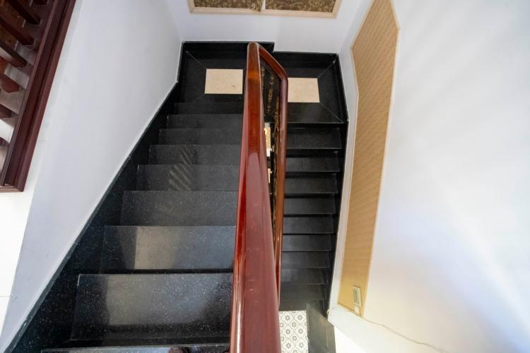 Cầu thang biệt thự Trần Não, Quận 2 Biệt thự thiết kế phong cách tân cổ điển, nội thất sang trọng.