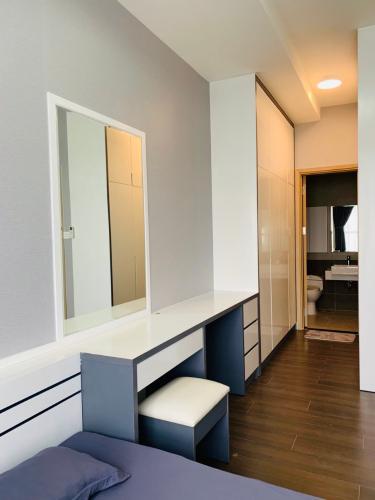 Phòng khách căn hộ The Sun Avenue Căn hộ The Sun Avenue tầng trung 2 phòng ngủ, diện tích 73.5m2