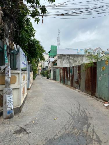 Hẻm nhà phố Lý Phục Man, Quận 7 Nhà phố hẻm xe hơi, diện tích 67.8m2, bàn giao sổ hồng riêng.