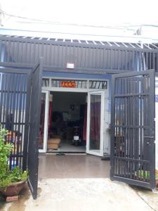 Bán nhà cách vòng xoay Liên Phường 200m, diện tích đất 59m2, diện tích sàn 6m2, sổ hồng đầy đủ, sang tên nhanh.