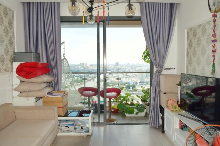 Phòng khách căn hộ The Gold View Căn hộ The Gold View tầng cao, ban công hướng Tây Nam view thành phố.