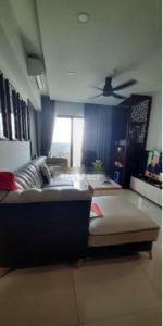 Phòng khách Celadon City, Tân Phú Căn hộ Celadon City tầng trung, view nội khu mát mẻ.