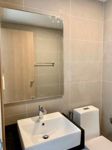 Phòng tắm căn hộ Sunrise CityView Cho thuê căn hộ Sunrise CityView, diện tích 39m2 - 1 phòng ngủ, nội thất cơ bản.