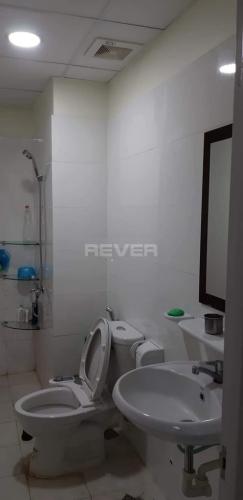 Phòng tắm căn hộ Topaz Home, Quận 12 Căn hộ Topaz Home ban công hướng Đông, nội thất đầy đủ tiện nghi.