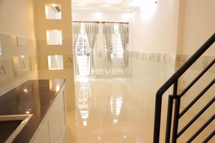 Phòng khách nhà Phú Mỹ, Bình Thạnh Nhà phố Bình Thạnh nội thất cơ bản còn mới, hướng Đông.