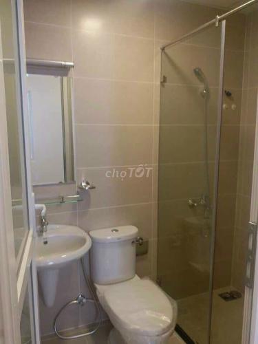 Phòng tắm  căn hộ View Apartment Căn hộ 9 View Apartment nội thất cơ bản, view nội khu.