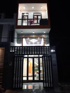 Mặt trước nhà phố Quận 9 Bán nhà 3 tầng hẻm 47 Trường Lưu, Quận 9, DT 52m2, gần chợ Long Trường