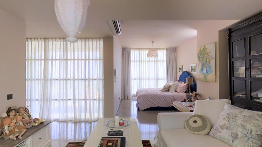 Khu vực tiếp khách trong phòng ngủ Penthouse 4B The Estella An Phú