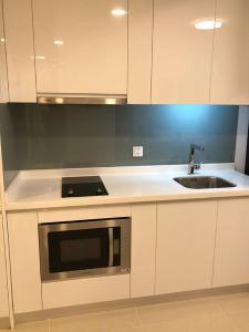 Bếp Gateway Thảo Điền Căn hộ Studio Gateway Thảo Điền nội thất đầy đủ, phong cách tối giản.