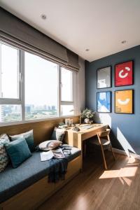 Phòng khách căn hộ The Park Residence Bán căn hộ view thành phố The Park Residence tầng cao, đầy đủ nội thất.