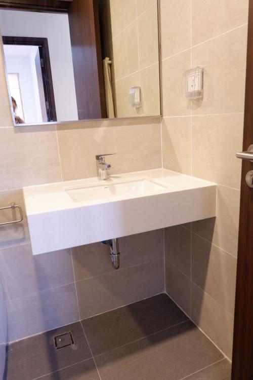 PHÒNG TẮM căn hộ One Verandah Căn hộ One Verandah đầy đủ nội thất, view thành phố và sông thoáng mát