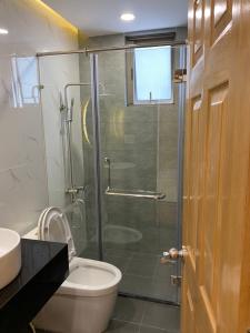 Nhà vệ sinh SSR Căn hộ Saigon South Residence đầy đủ nội thất, thiết kế hiện đại.