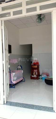 Phòng khách nhà phố hẻm Quận 9 Nhà phố quận 9 diện tích 63m2, sân trước rộng rãi.