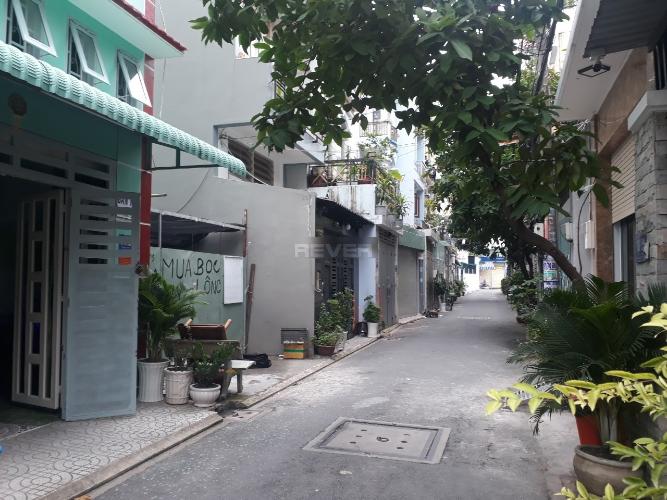 Nhà phố Lâm Thị Hồ quận 12 Nhà phố hướng Nam hẻm oto, sổ hồng riêng, nội thất cơ bản.