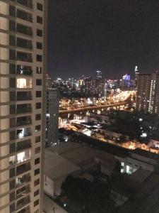 View The Gold View, Quận 4  Căn hộ The Gold View đầy đủ nội thất, ban công thoáng mát.