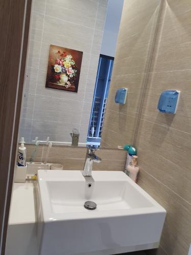 Toilet Vinhomes Grand Park Quận 9 Căn hộ Vinhomes Grand Park 2 phòng ngủ, đón view nội khu.