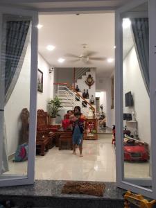 Bán nhà phố hẻm 2 tầng đường Tôn Đản, P.14, quận 4, diện tích đất 47.5m2, tặng kèm nội thất, giá cả thương lượng.