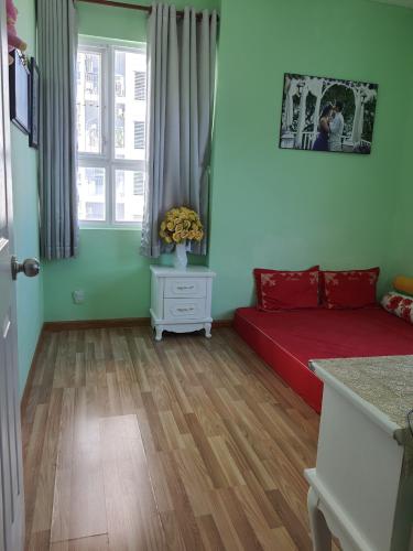 Phòng ngủ căn hộ Investco Babylon Tân Phú Căn hộ Investco Babylon bàn giao đầy đủ nội thất, view thành phố.