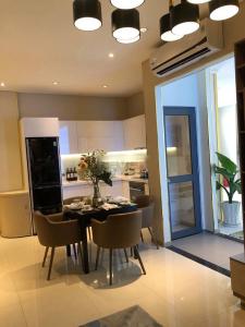 Nhà mẫu The Pegasuite 2, Quận 8 Căn hộ The Pegasuite 2 tầng cao, view nội khu hồ bơi.