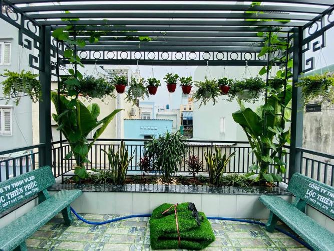 Sân thượng Nhà phố Q.Gò Vấp hướng Bắc bàn giao đầy đủ nội thất, có sổ hồng riêng.