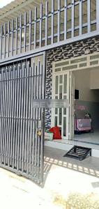 Mặt tiền nhà phố hẻm Quận 9 Nhà phố quận 9 diện tích 63m2, sân trước rộng rãi.