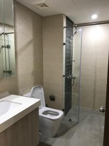 Toilet Hado Centrosa Garden, Quận 10 Căn hộ Hado Centrosa Garden tầng trung, hướng Tây Bắc nội khu.